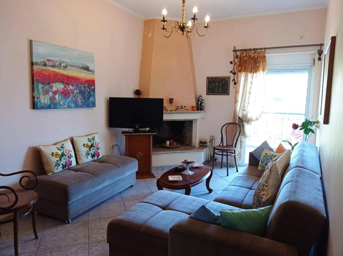 Apartment George Geust House Oropos